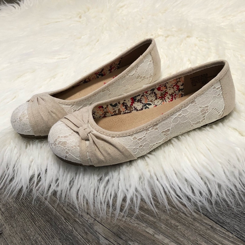 Jellypop Lace Flats with Memory Foam LIKE NEW size 7